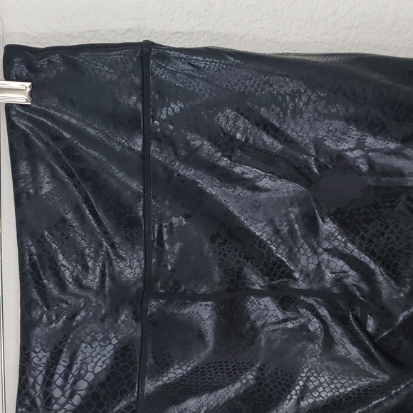 Mono b glossy shadow snake high-waisted Leggings black size Xlarge - Picture 8 of 10